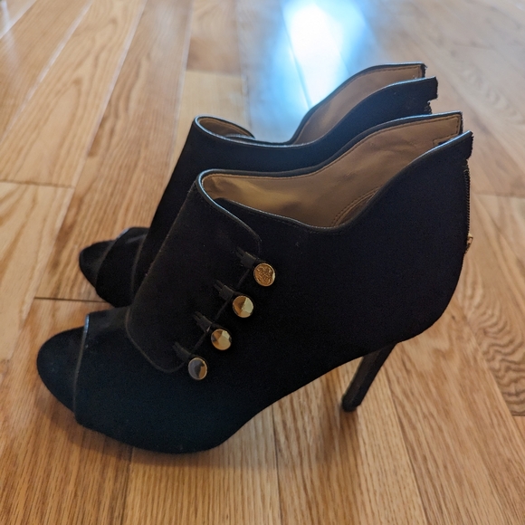 Guess 4 inch black and gold heels - Picture 4 of 7